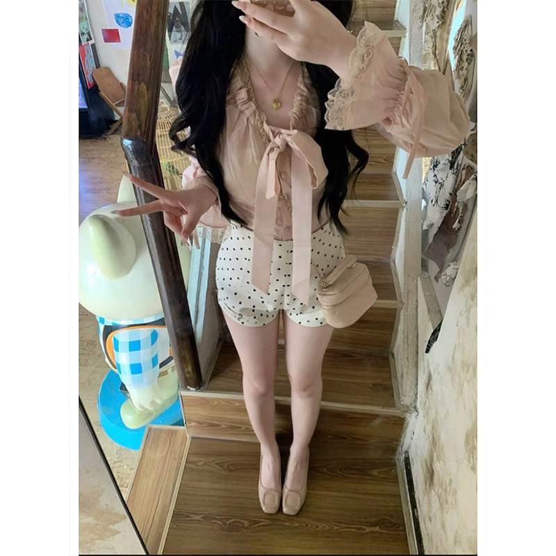 早秋季法式甜美温柔粉色V领花边蝴蝶结衬衫+波点高腰短裤两件套女