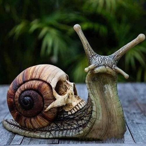 Halloween New Skull Snail Skull Resin Sculpture Gothic