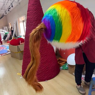 定制马年彩虹马屁股毛绒柱子道具2026网红打卡爆款商场节庆用品