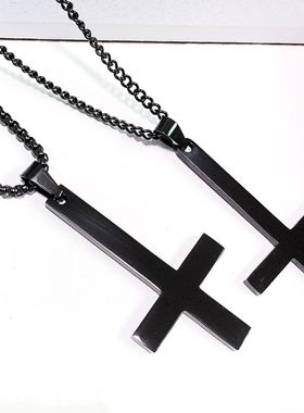 东黑三白不掉色 黑色倒逆十字架钛钢项链男女个性白金简约柳吊坠