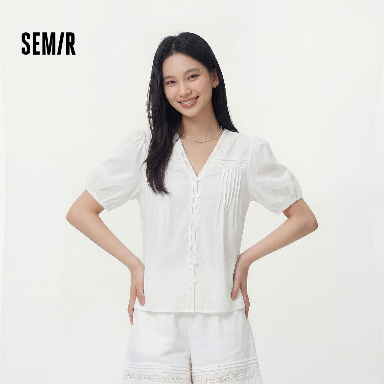 森马盐缩白色花边V领短袖衬衫女图片