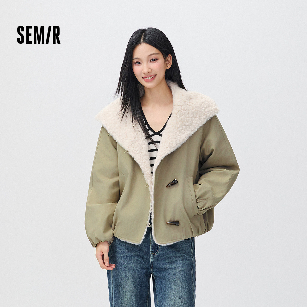 森马插肩袖毛领翻领牛角扣棉服女