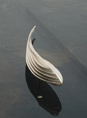 户外不锈钢镜面鱼群雕塑抽象镂空鱼立体庭院售楼部水池景观摆件品