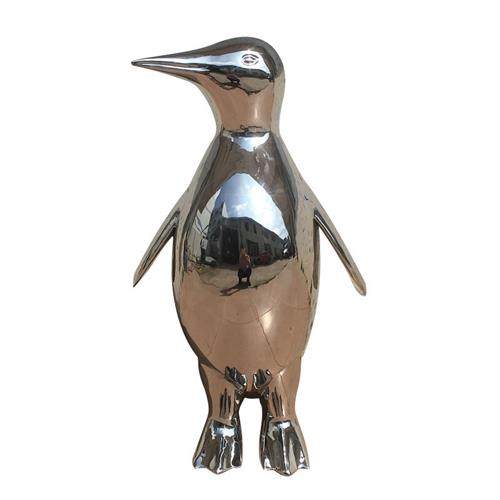 现代不锈钢镜面企鹅草坪别墅小区公园庭院游乐园落地摆件装饰订购