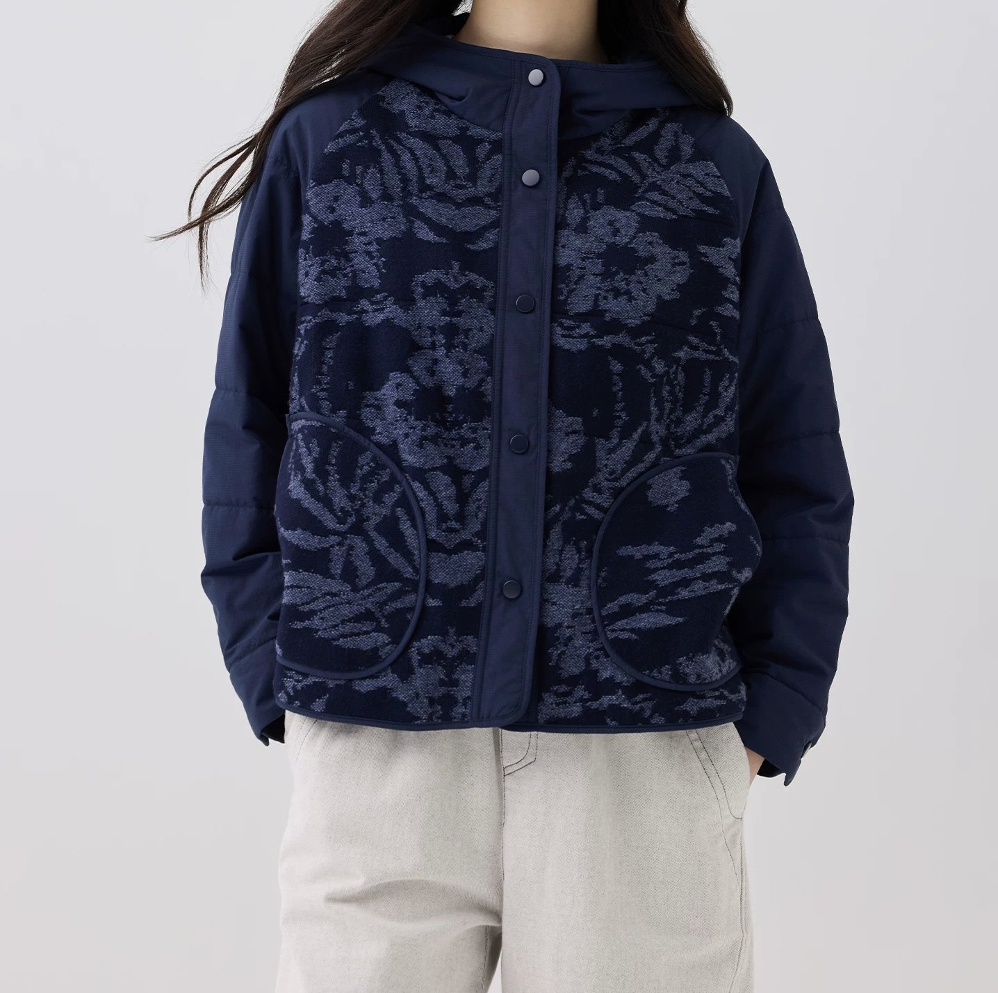 斯琴2025秋冬专柜正品蓝色提花针织拼接连帽宽松外套BEDS016108