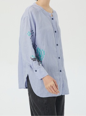 斯琴2022夏新品亚麻浅兰色圆领撞色刺绣单排扣衬衫BBXS01727 1180