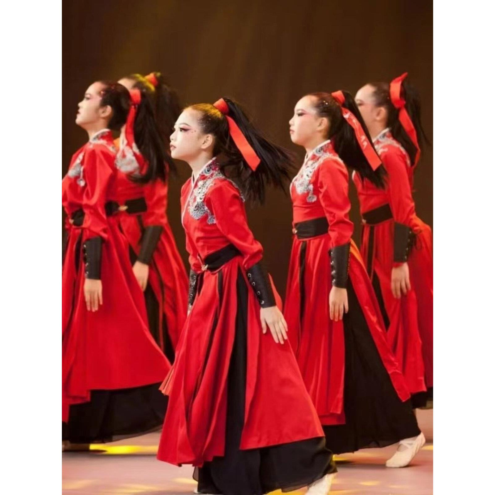 儿童古典舞雪龙阴表演服装新年击鼓服装中式太极练剑服装古装表演图片