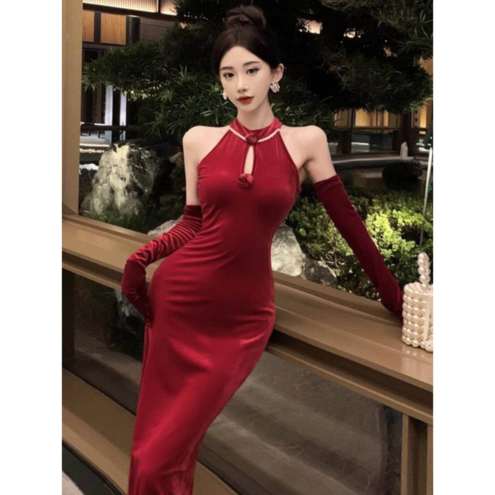 新中式礼服裙女高级感红色圣诞新年年会晚礼服性感挂脖旗袍连衣裙