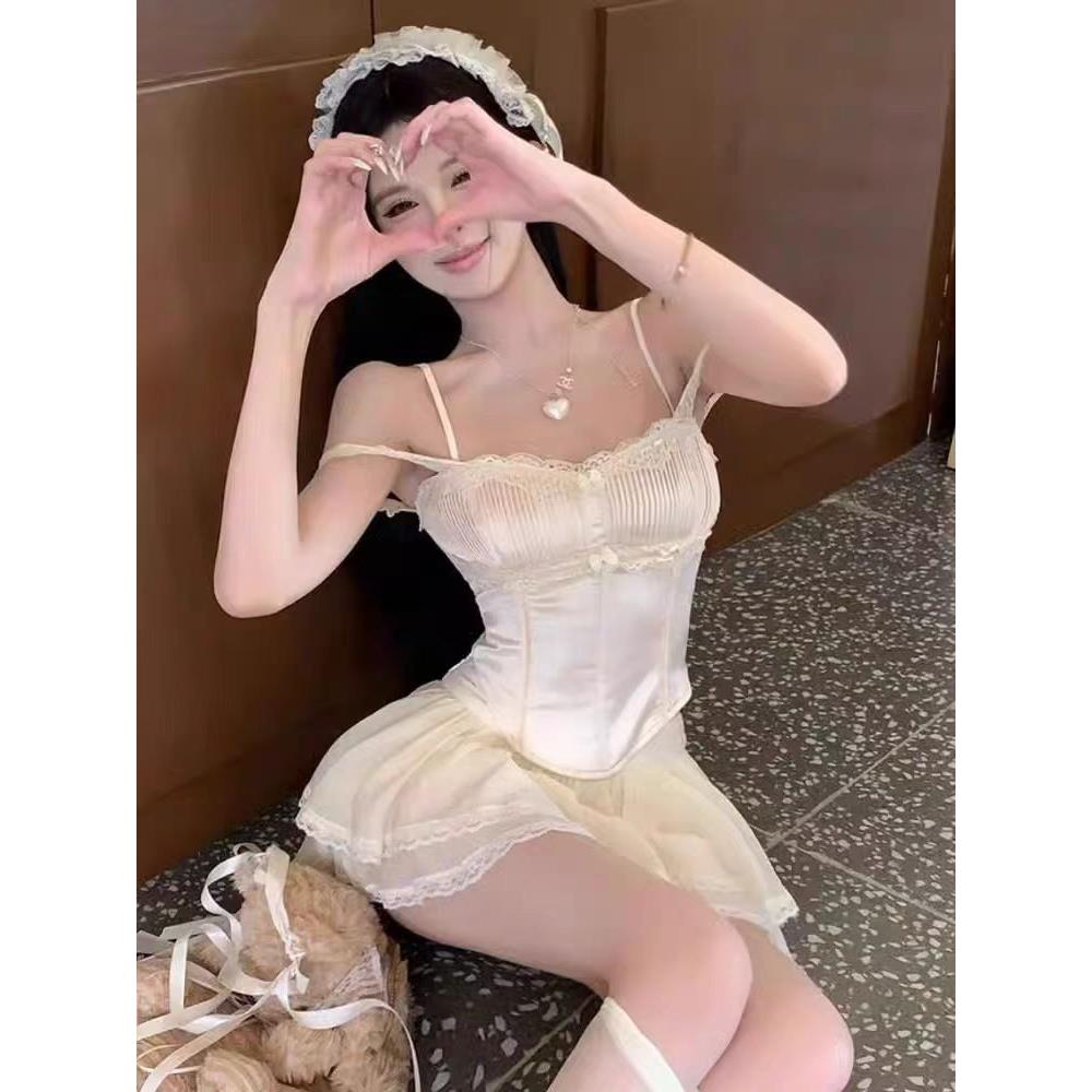 甜美的纯欲望蕾丝吊带上衣女子2025春夏新芭蕾风格别致和超级美丽