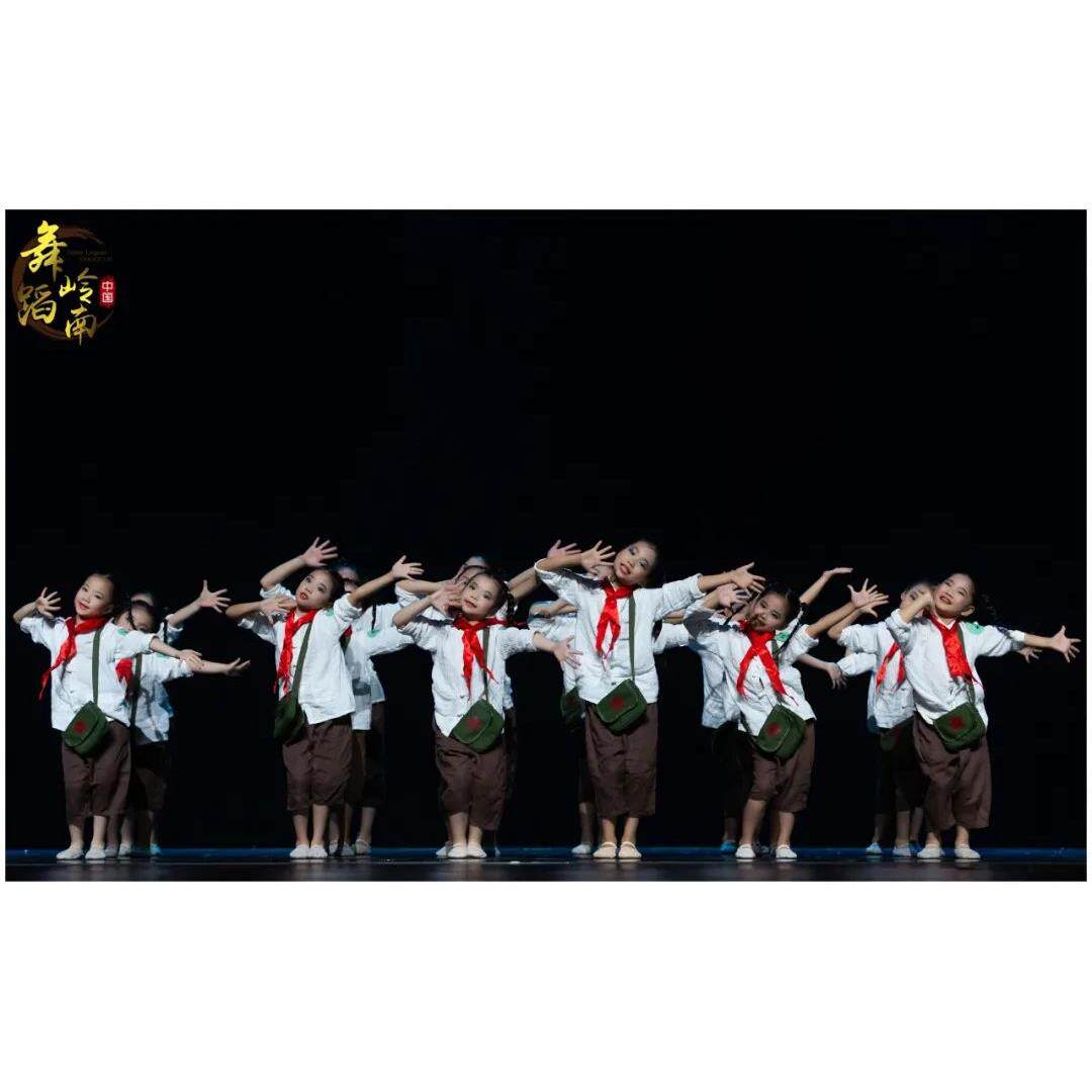 儿童读书郎演出服报童歌唱学习雷锋精神给雷锋叔叔的一封信舞蹈服