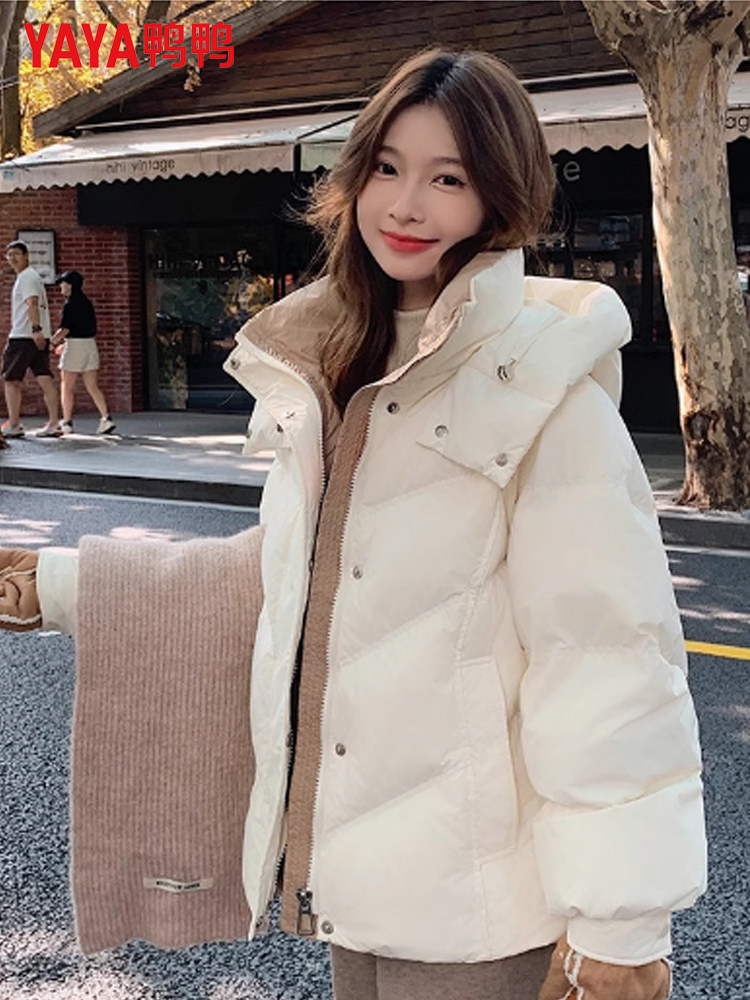 Off-season clearance, short down jacket for women, new style, suitable for petite figures, loose fit, extra thick, high-end popular outerwear with white duck down