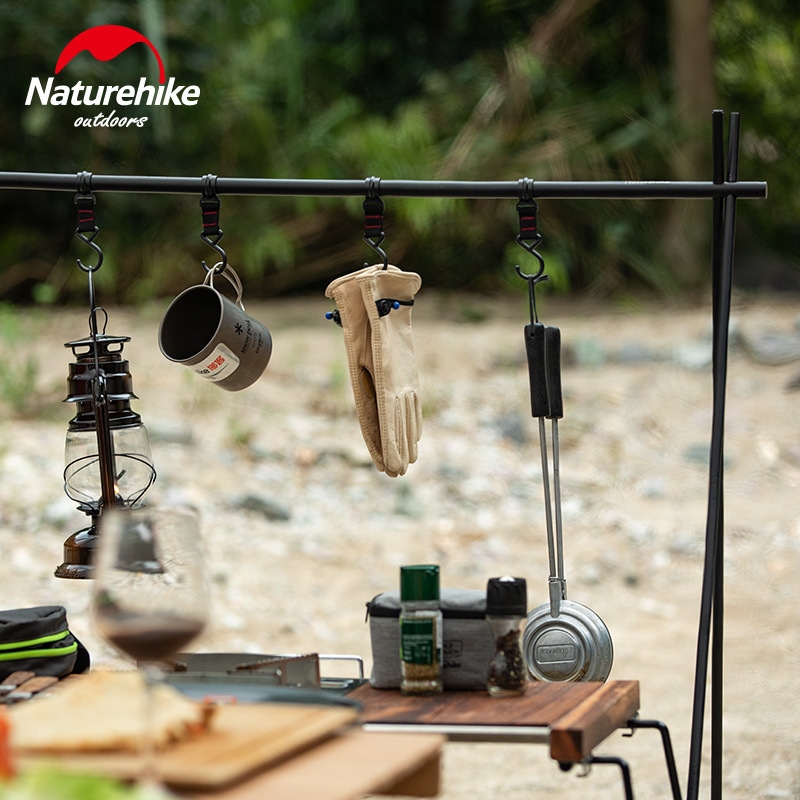 NH removes the camping racks from the camping yard light pol