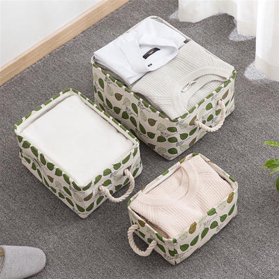 Home clothes are packed with baskets of clothed desktops and