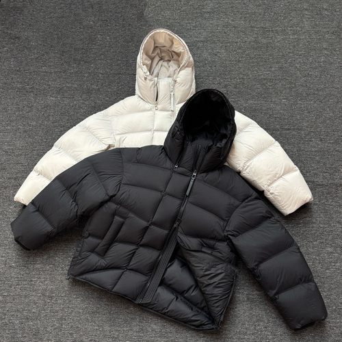 300克高充绒量云朵泡芙羽绒服男