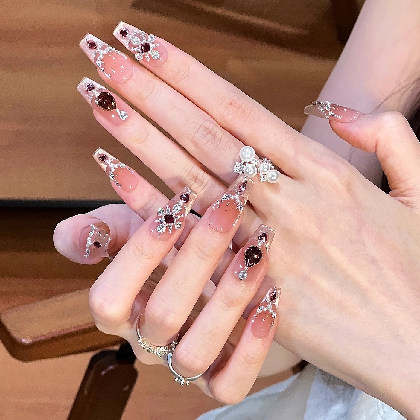 艺人纯手工美甲穿戴甲中长款法式猫眼闪钻黄皮显白秋冬款美甲贴片