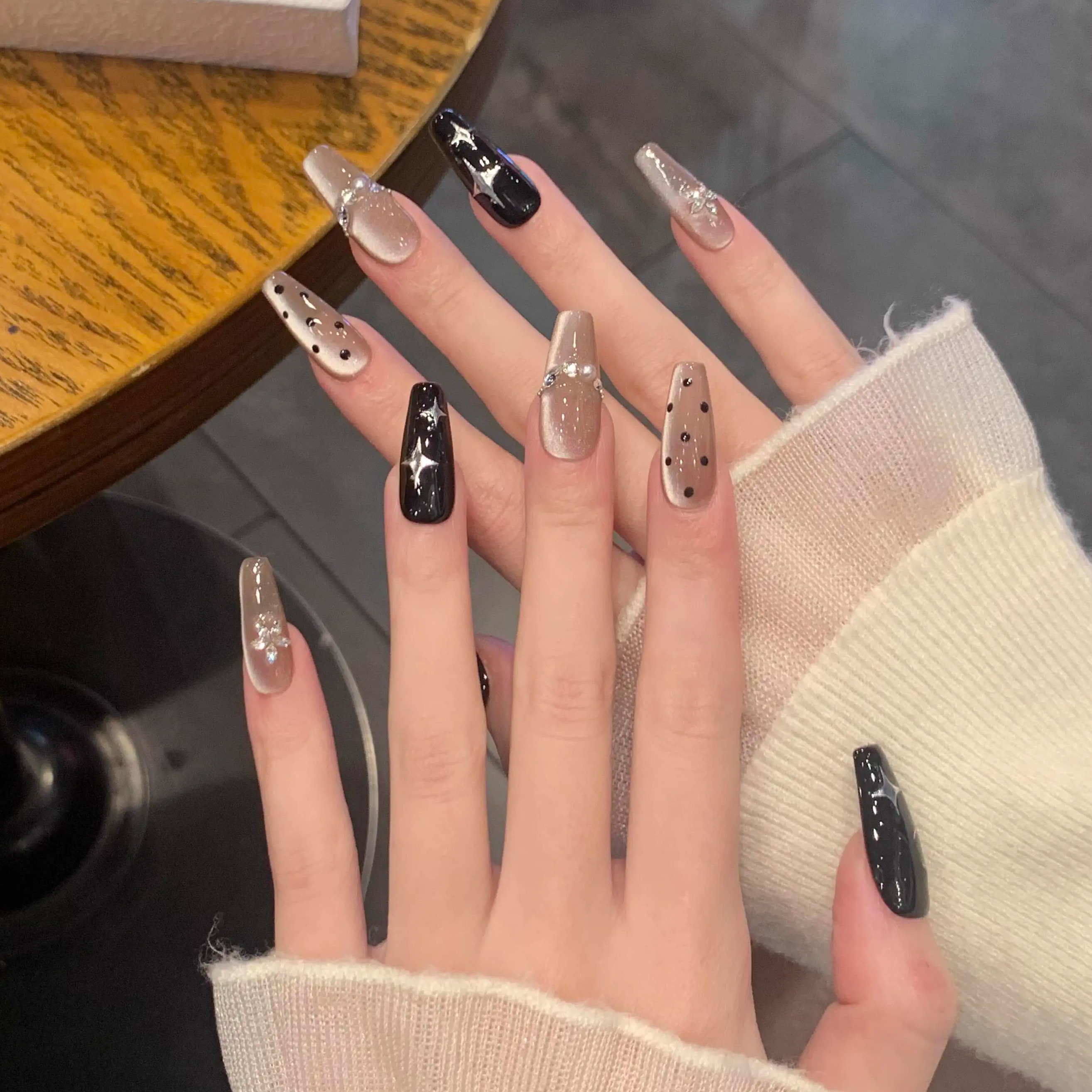 艺人甜酷暗黑系波点猫眼纯手工穿戴甲中长款高级感显白美甲贴片