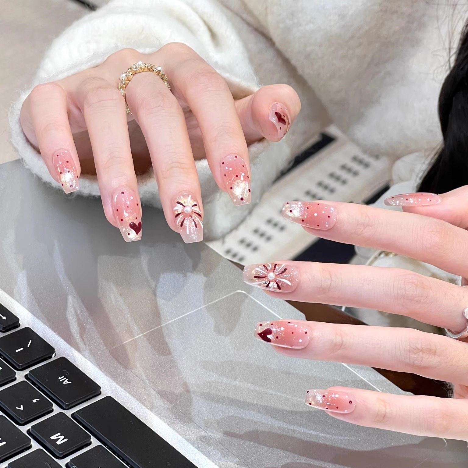 艺人新年烟花纯手工美甲穿戴甲短款猫眼秋冬款显白高级感指甲贴片,彩妆/香水/美妆工具,穿戴甲/甲片,淘宝优惠券,粉丝福利购,淘宝优惠卷