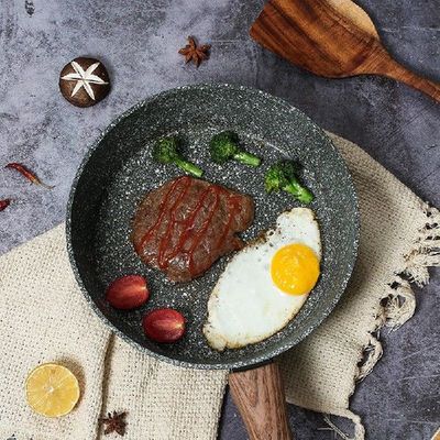 Deep large flat-bottomed frying pan noodle cooking soup