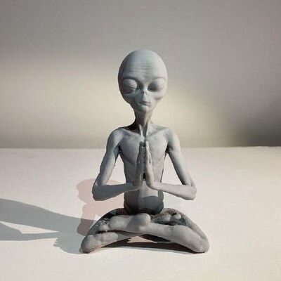 Resin Meditating Alien Sculpture for Room Decoration