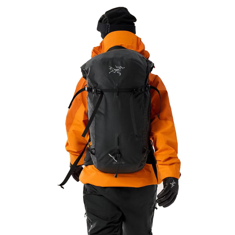 始祖鸟防水轻便耐用野外旅行包