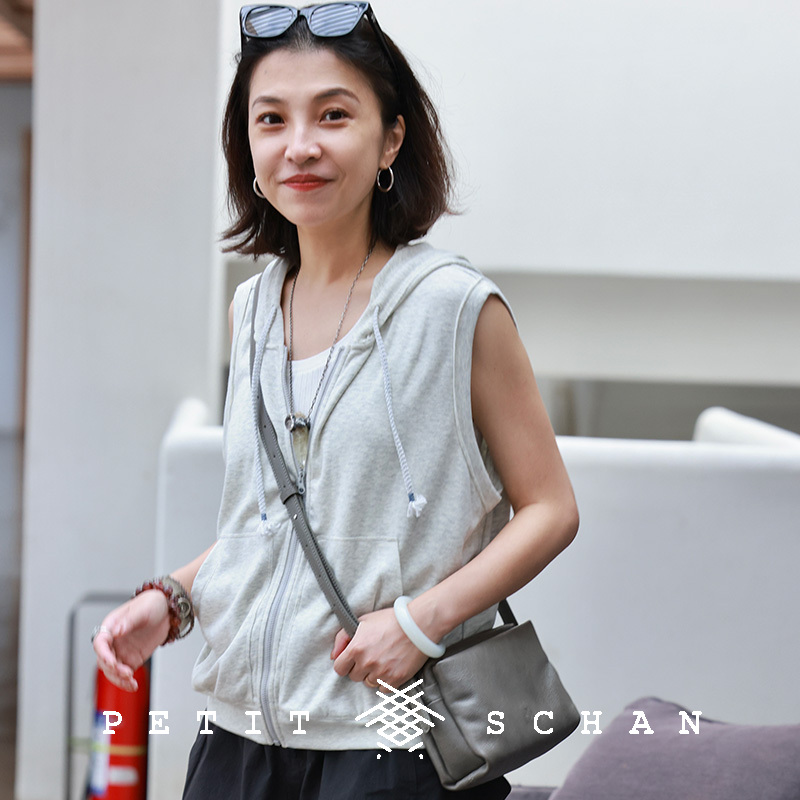 小闪棉混纺连帽抽绳卫衣马甲