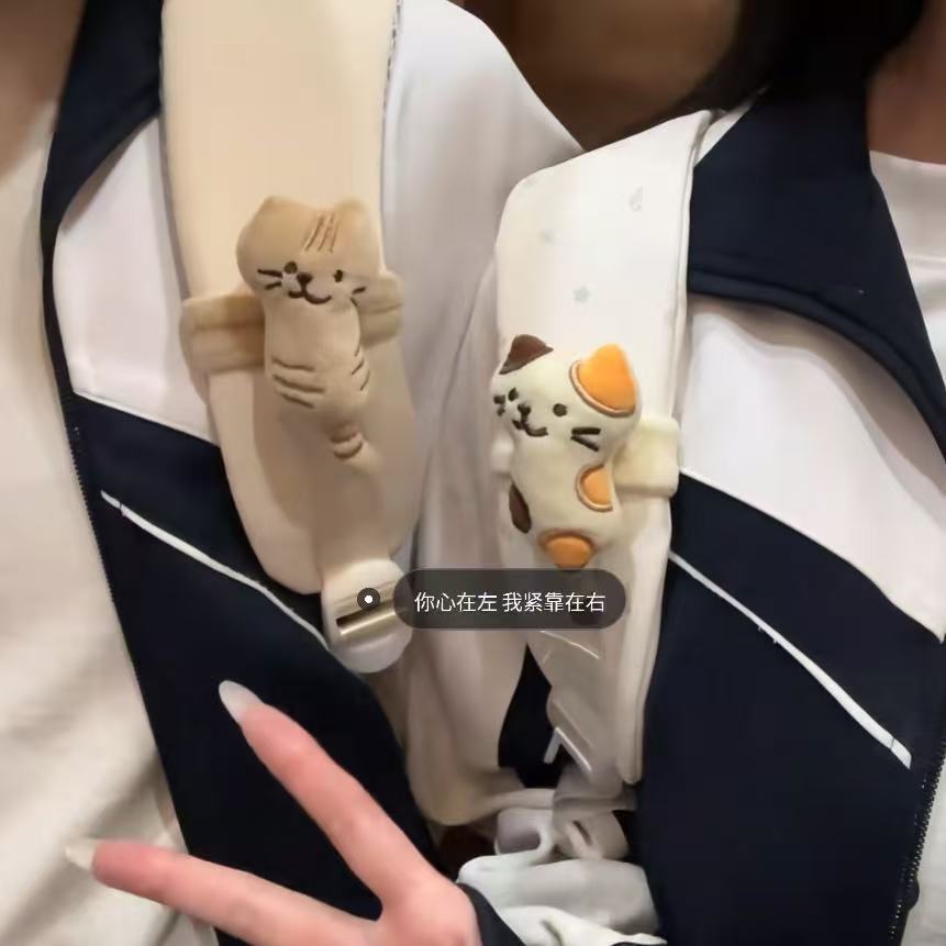 日本可爱猫咪书包小挂件可爱卡通毛绒玩偶公仔包包挂饰新带魔术贴