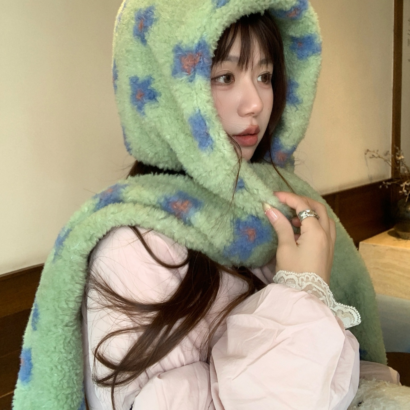 韩版小清新毛绒花朵帽子围巾一体女秋冬季显白大头围保暖雷锋帽子