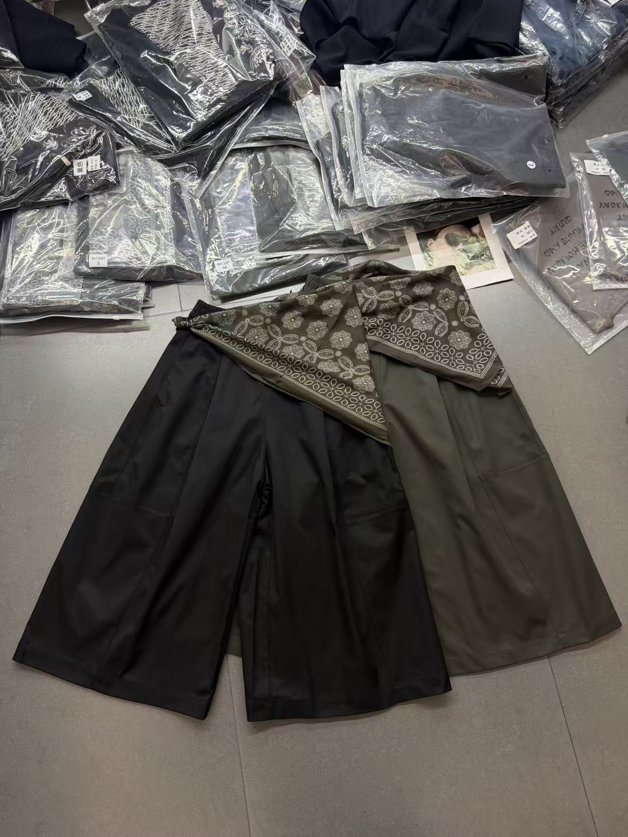 欧洲站2026秋季新款时尚设计感配丝巾高腰阔腿七分裤女宽松休闲裤