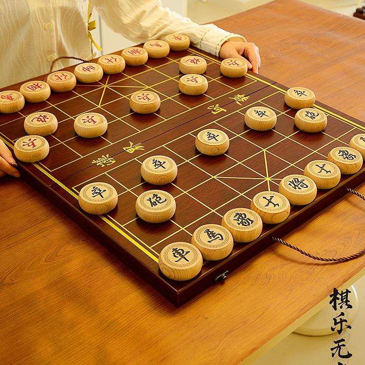 老人护眼榉木原木色中国象棋高档象棋带折叠棋盘方便携带大号成人