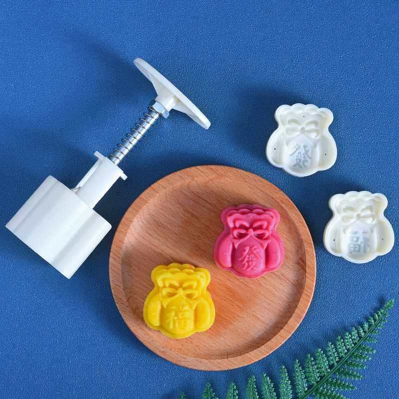 新款直销月饼模具可爱卡通兔子手压玉兔冰皮印模半自动单个不粘模,厨房/烹饪用具,烘焙模具,淘宝优惠券,粉丝福利购,淘宝优惠卷