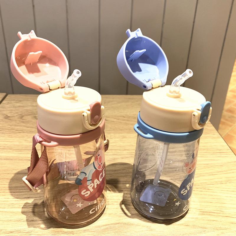 新款直销?儿童吸管杯学饮杯小学生婴幼儿防漏带背带喝水杯子带吸