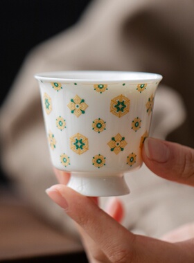 白瓷国潮茶杯复古宝相花纹品茗杯家用陶瓷高足主人杯功夫茶具单杯