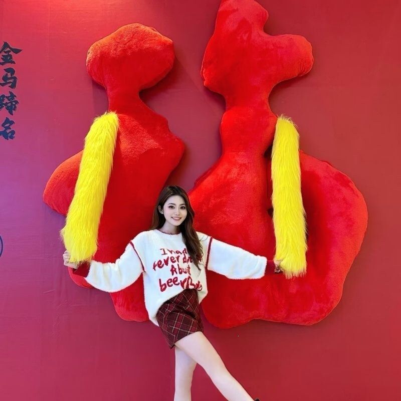 新年有福抱装饰美陈网红巨型毛绒抱抱墙春节打卡拍照布置道具