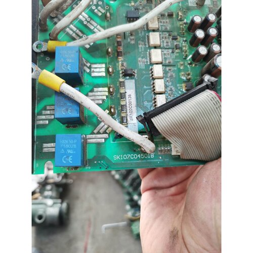 溢价-非士林变频器SF0407.5KW驱动板板号SK107C04议价
