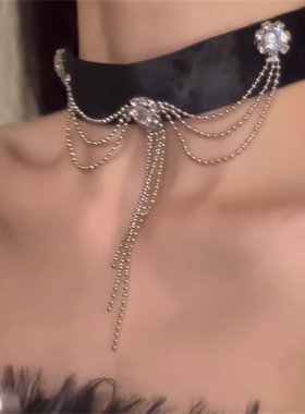 黑色丝绒闪钻流苏项链