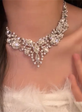 满钻爆闪水滴流苏项链耳环套装