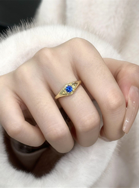 蓝色锆石尾戒中古高级感气质戒指