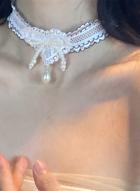 白色蕾丝蝴蝶结爱心颈链