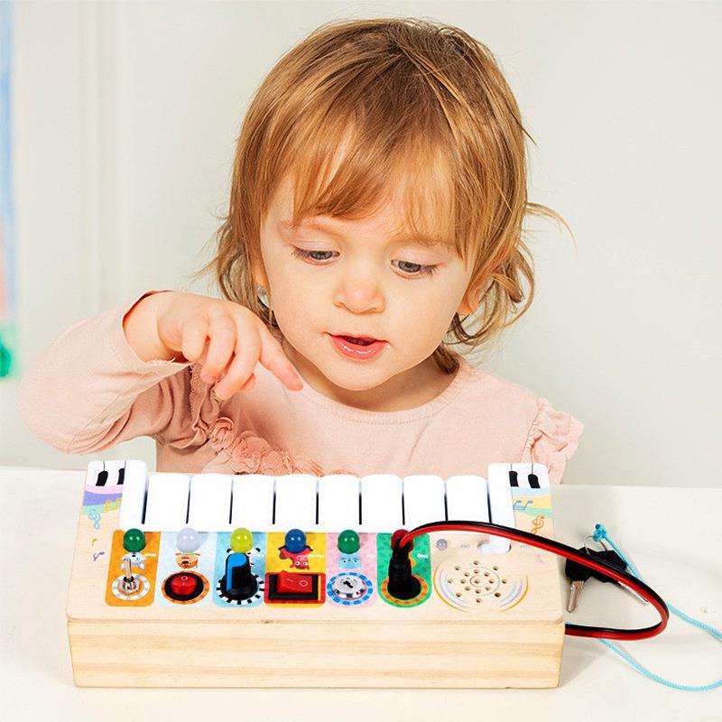 木制儿童蒙氏忙碌板电子琴LED电路开关灯动物声音配对认知教玩具