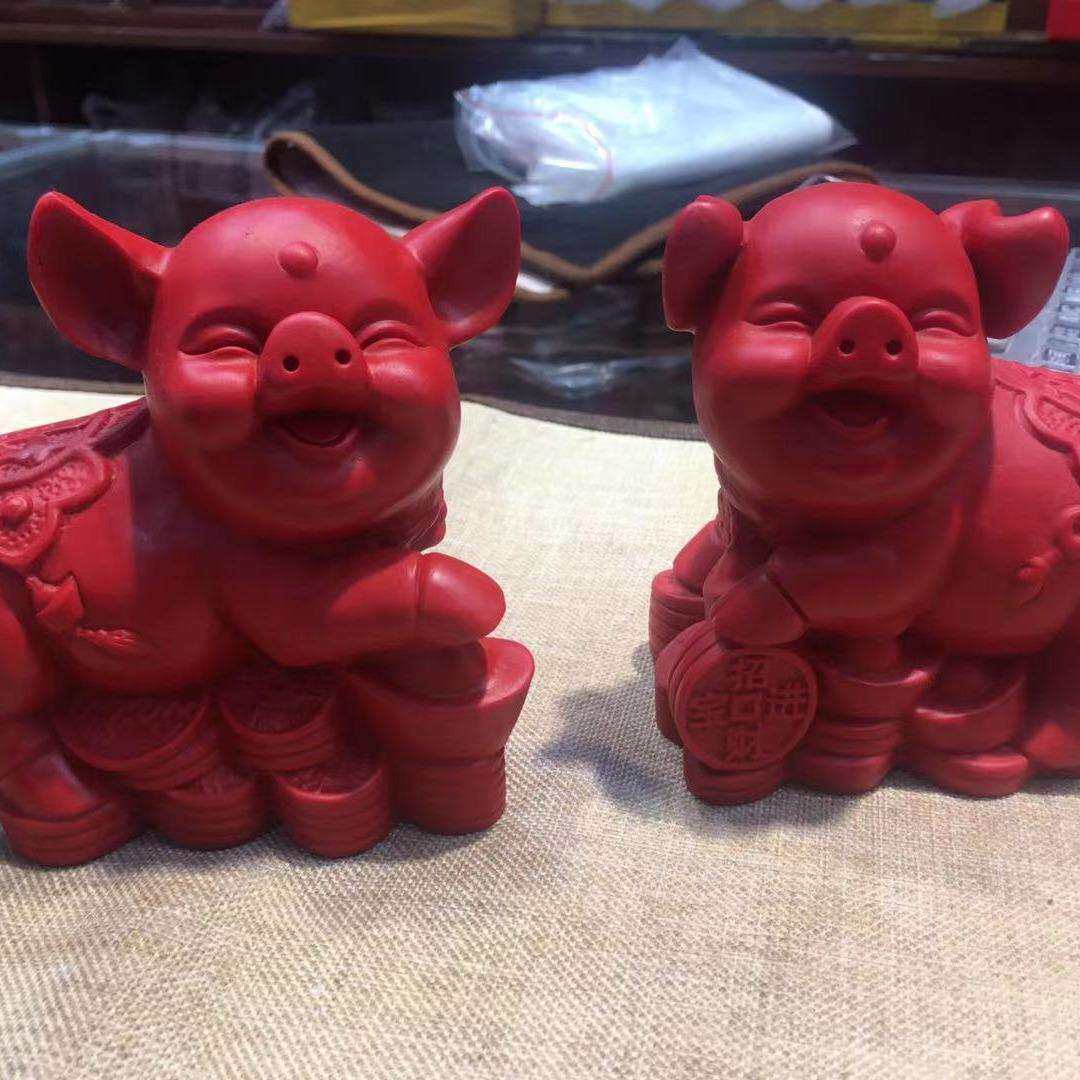 批朱砂红砂富贵猪摆件中国红办公室招彩旺彩猪摆件一对