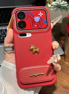 简约立体英文金色小马支架适用苹果17Pro手机壳IP15/16皮纹14ou31