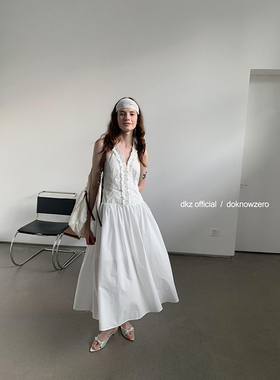 DKZ 白色挂脖连衣裙女夏季新款宽松简约法式花瓣边无袖上衣