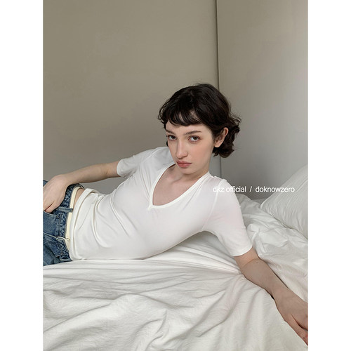 DKZ  v领纯色基础中袖t恤女夏季新款修身百搭简约上衣