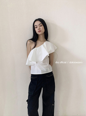 DKZ 斜肩上衣女夏季新款荷叶边不对称设计感小衫