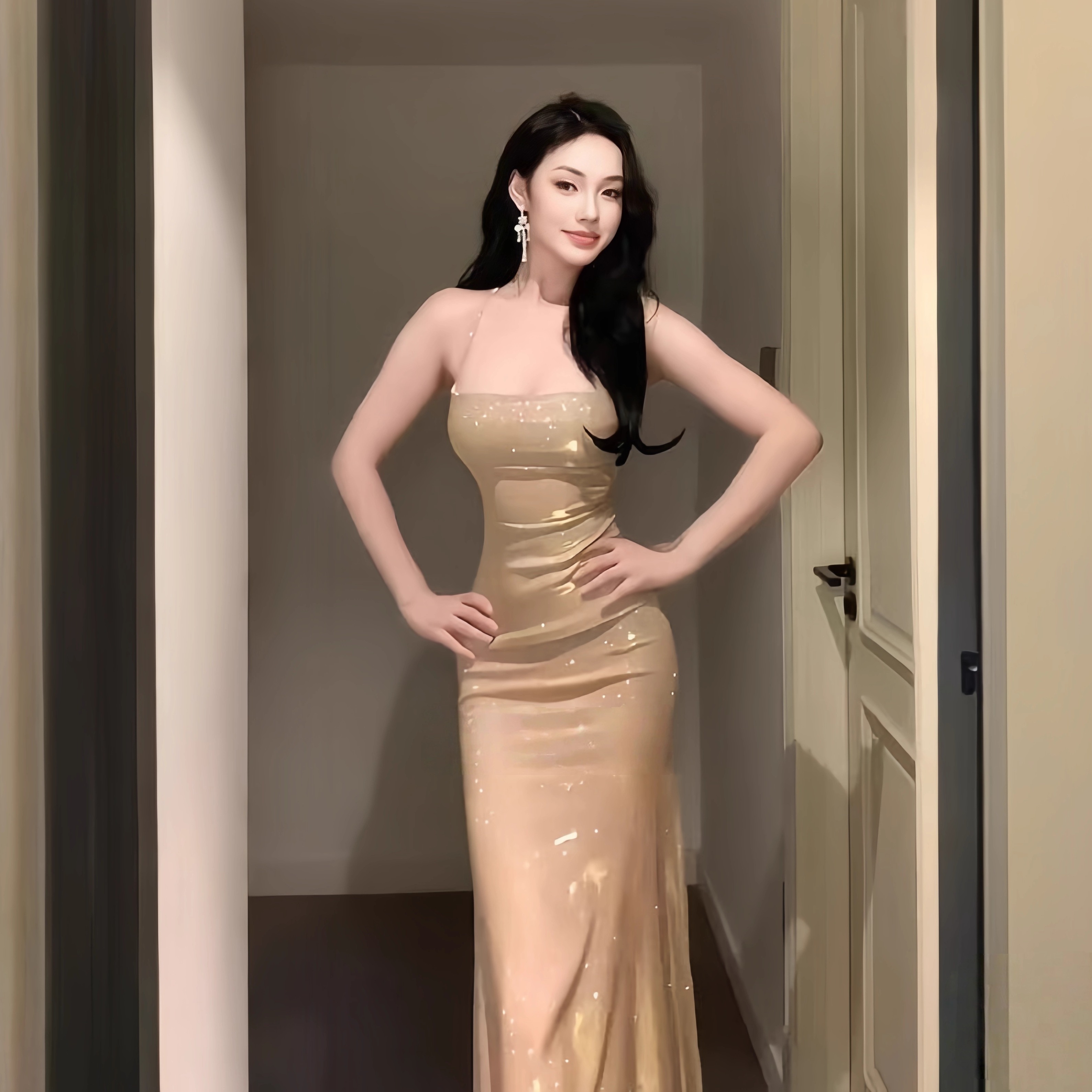 小可wiwi闪闪性感露背香槟色连衣裙女气质高端轻奢宴会晚会礼服裙