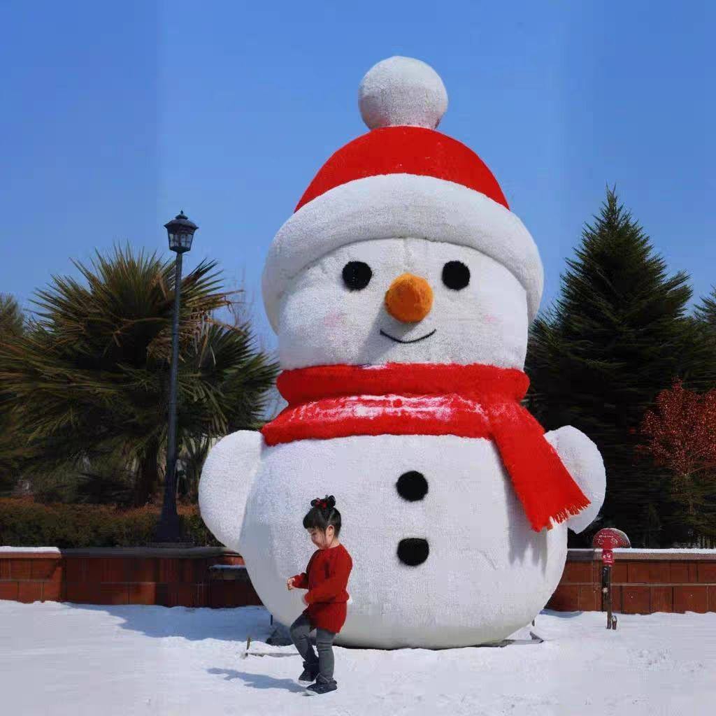 圣诞节绿雕雪人景观造型