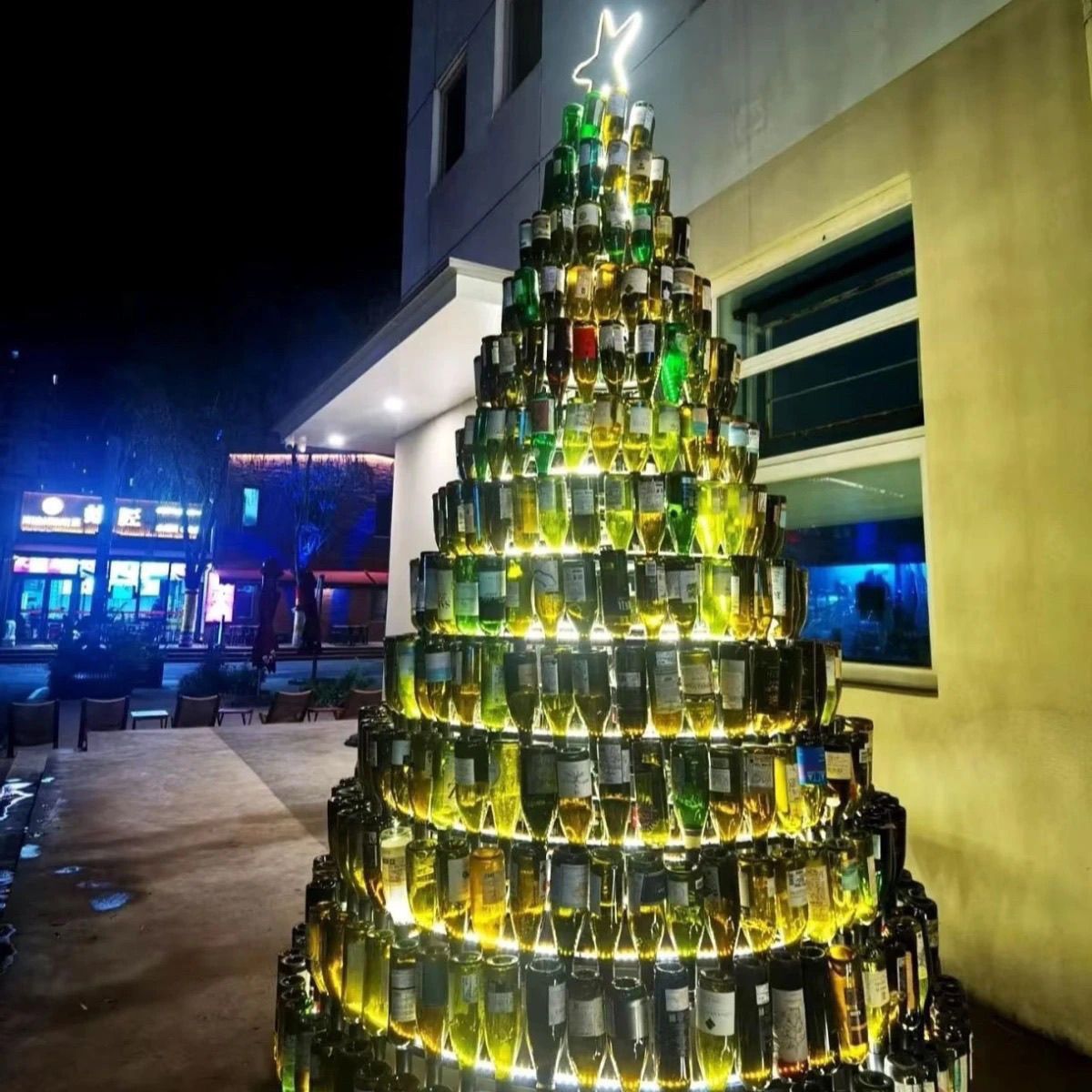 圣诞季酒瓶美陈装饰布置酒吧派对香槟塔圣诞树铁艺架网红求婚场景