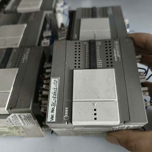 可维修PLC FC5A-C24R2C，和泉质量保证漂亮