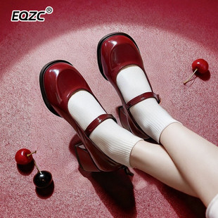 本命年法式酒红玛丽珍鞋女粗跟2026春夏新款复古圆头浅口高跟鞋