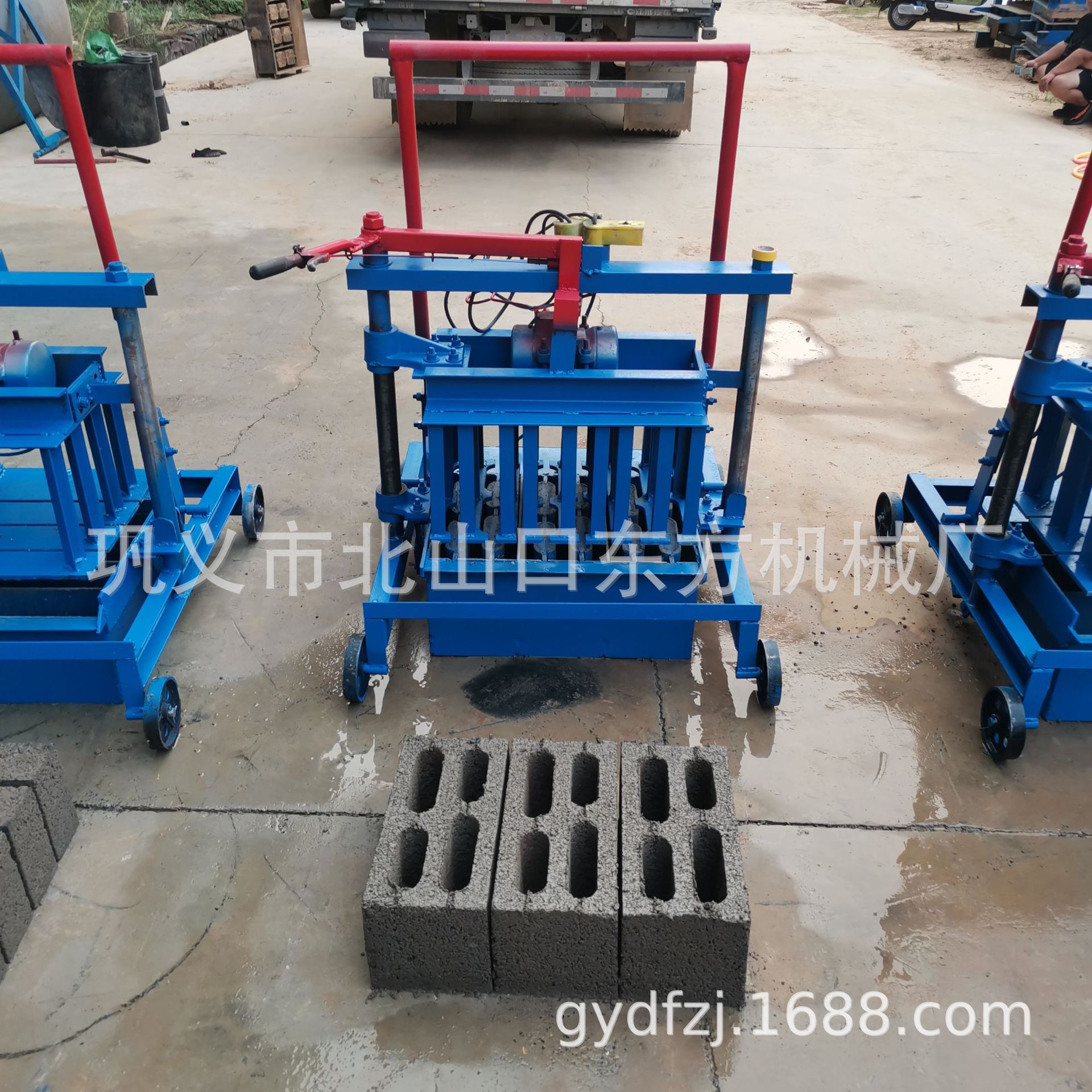 小移动制作400-200-200四孔三块家用电动打砖机